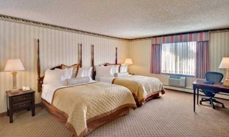 Wyndham Milwaukee Airport Hotel & Convention Center Room photo